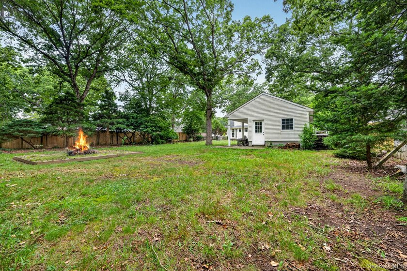 The home provides generous room sizes, abundant natural light - photo 36