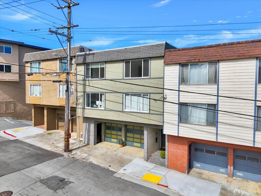 Outstanding 3-unit view building. Top unit penthouse features - photo 36