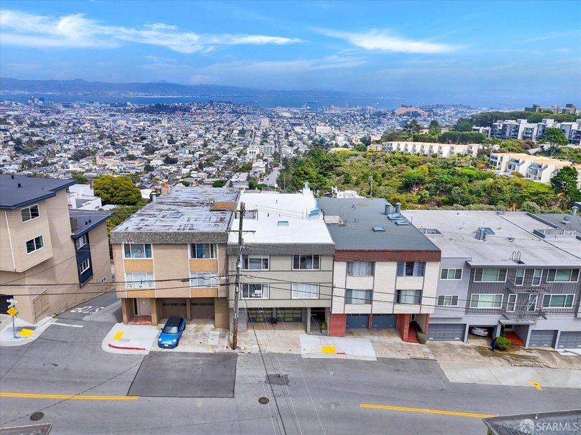 Outstanding 3-unit view building. Top unit penthouse features - photo 37