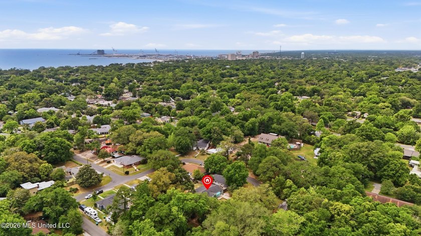 Charming and well-maintained, this 2-bedroom, 2-bath home in - photo 45