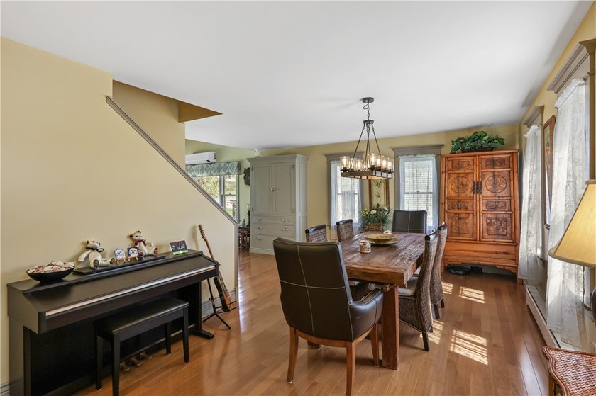 This stunning 3-bedroom, 2.5-bathroom home offers the ultimate - photo 2