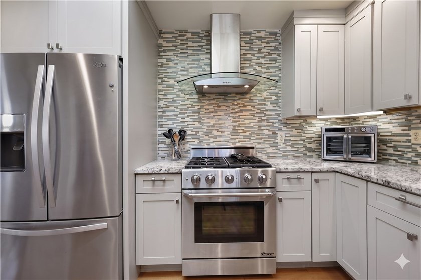 This stunning 3-bedroom, 2.5-bathroom home offers the ultimate - photo 8
