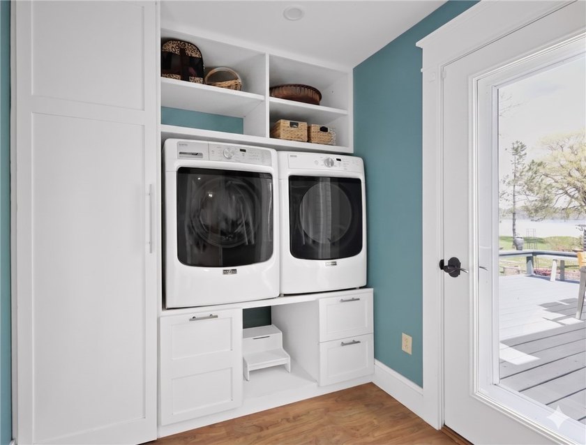 This stunning 3-bedroom, 2.5-bathroom home offers the ultimate - photo 10
