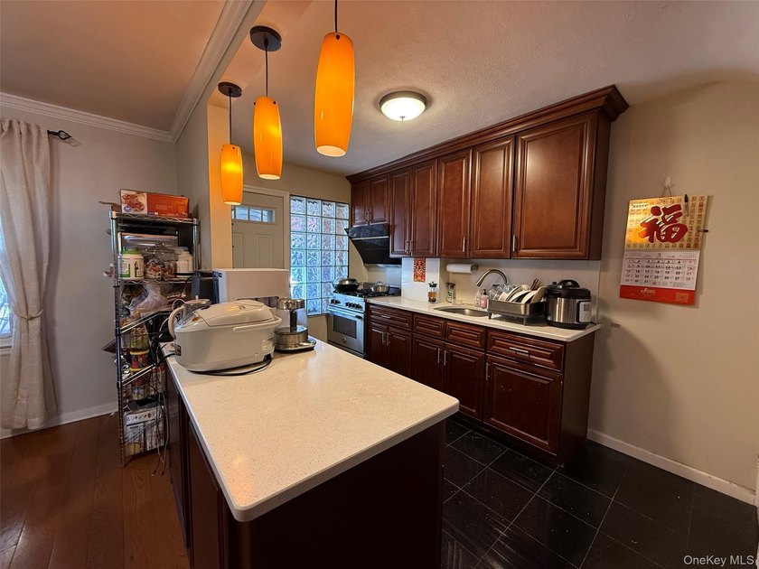 Prime Whitestone Location!. This classic brick townhouse - photo 8