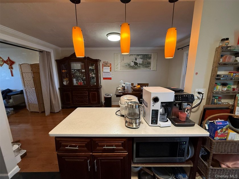 Prime Whitestone Location!. This classic brick townhouse - photo 9