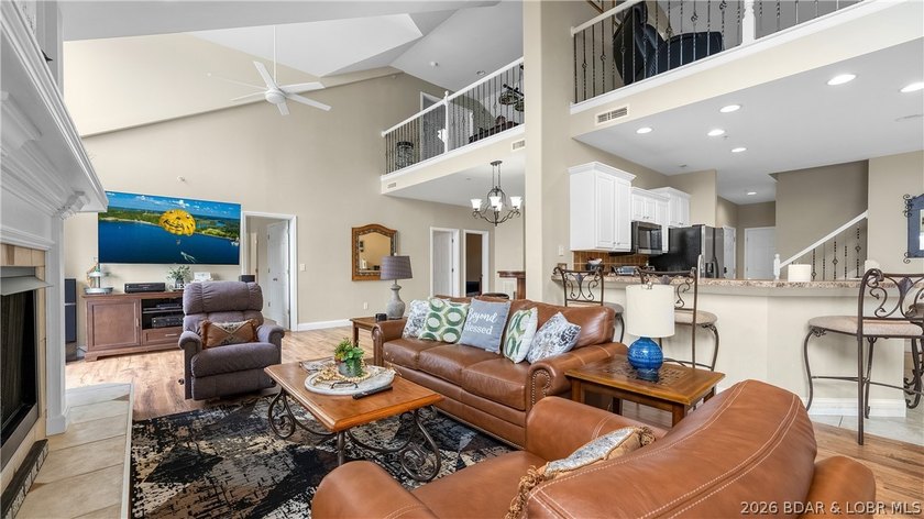 Rare DOUBLE condo offering 3,495 sq ft of lake living! This - photo 11