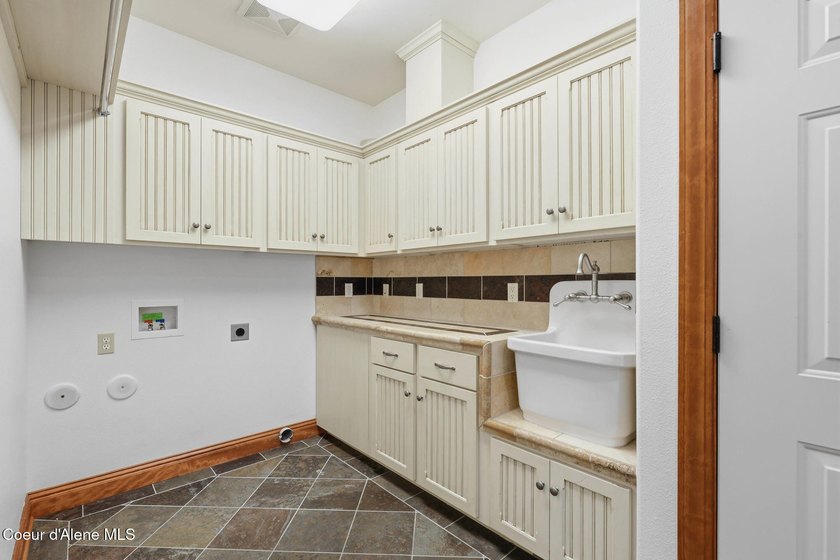 Located in the gated Hayden Lake Country Club Estates, this - photo 35