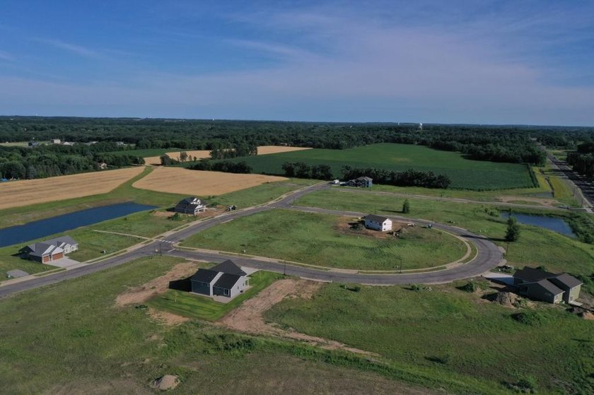 Oak Ridge Crossing features beautiful lots in the rapidly - photo 4