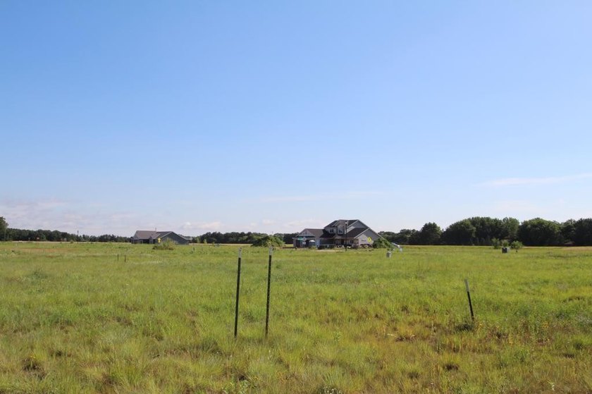 Oak Ridge Crossing features beautiful lots in the rapidly - photo 9