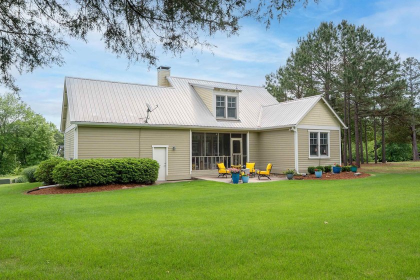 Experience refined living in this elegant 2-bedroom, 2-bath - photo 44