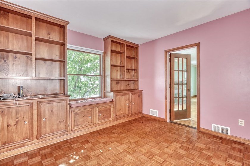 Welcome to 136 Hoover Road! This 1935 Colonial offers 4 spacious - photo 19