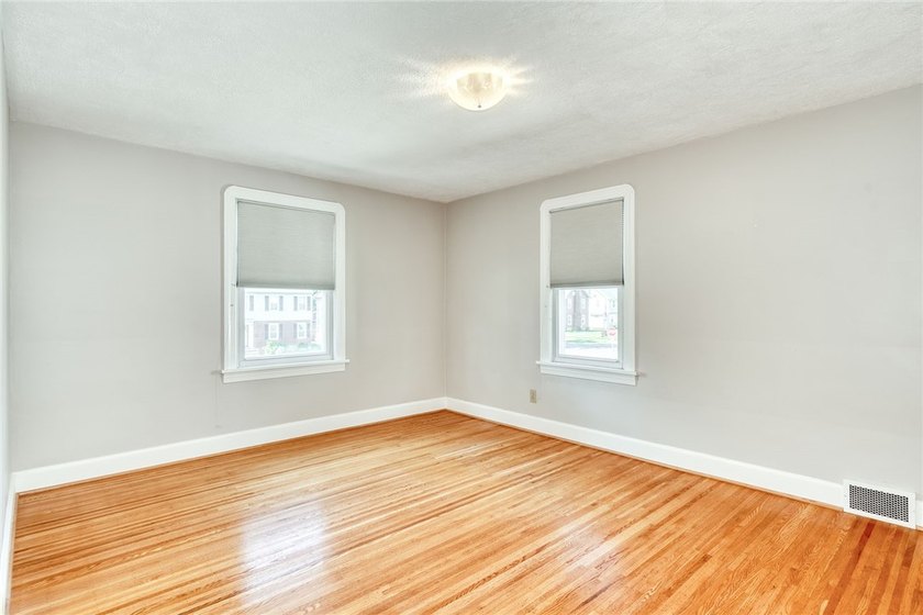 Welcome to 136 Hoover Road! This 1935 Colonial offers 4 spacious - photo 29