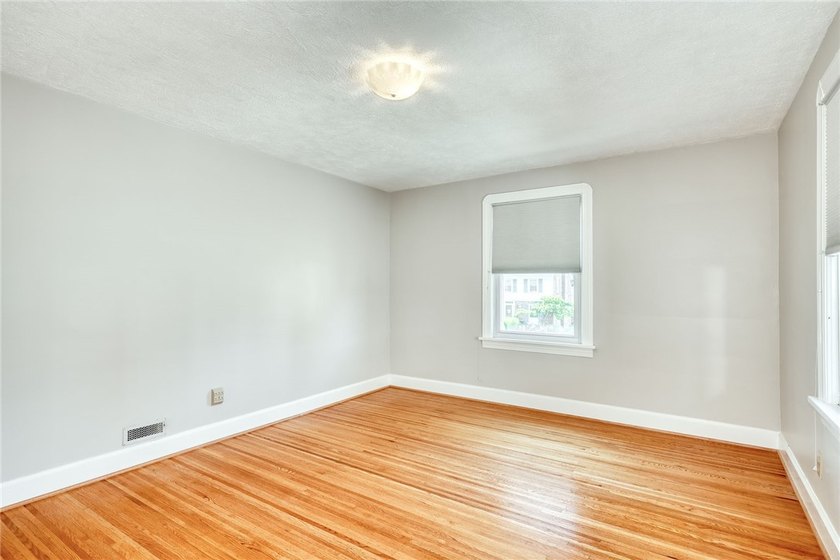 Welcome to 136 Hoover Road! This 1935 Colonial offers 4 spacious - photo 30