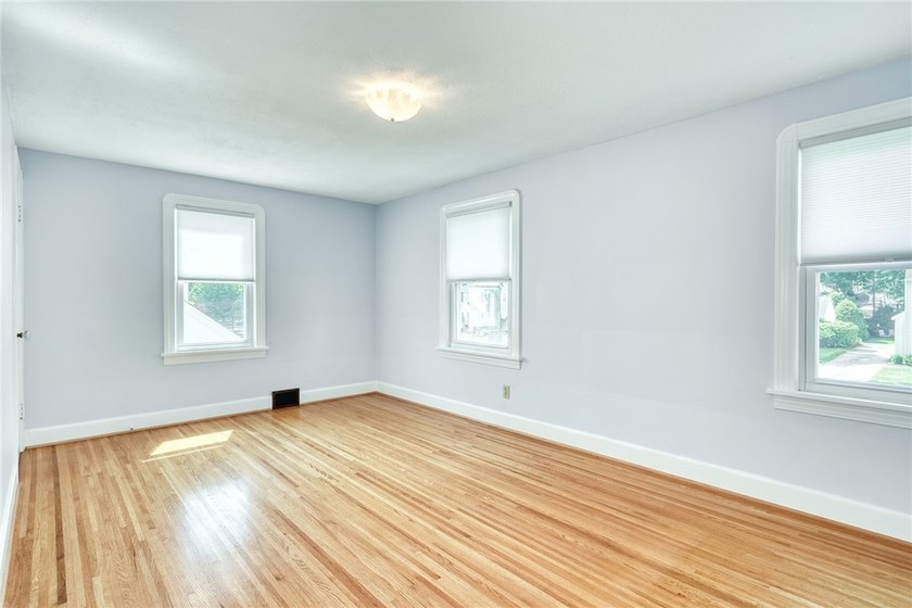 Welcome to 136 Hoover Road! This 1935 Colonial offers 4 spacious - photo 33