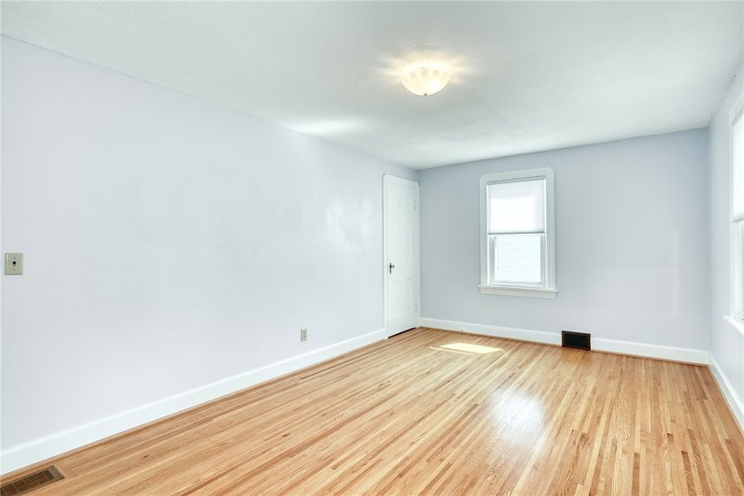 Welcome to 136 Hoover Road! This 1935 Colonial offers 4 spacious - photo 34
