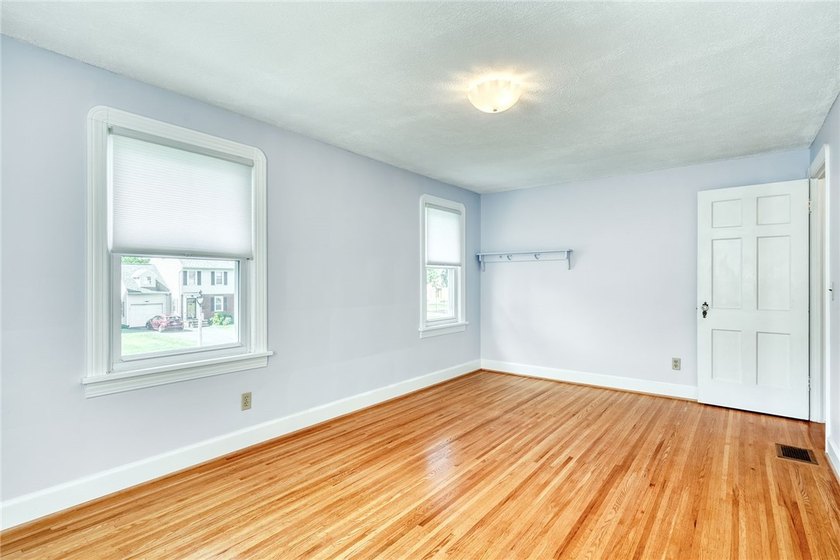 Welcome to 136 Hoover Road! This 1935 Colonial offers 4 spacious - photo 35