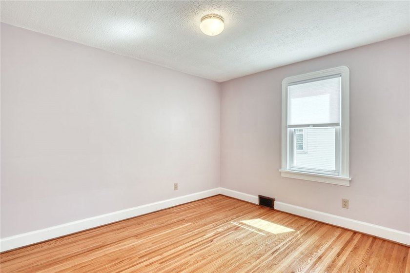 Welcome to 136 Hoover Road! This 1935 Colonial offers 4 spacious - photo 36