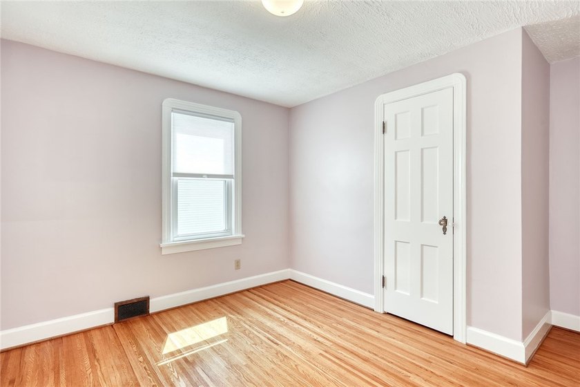 Welcome to 136 Hoover Road! This 1935 Colonial offers 4 spacious - photo 37