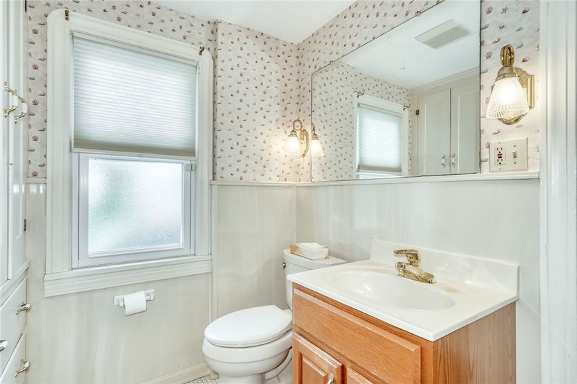 Welcome to 136 Hoover Road! This 1935 Colonial offers 4 spacious - photo 39