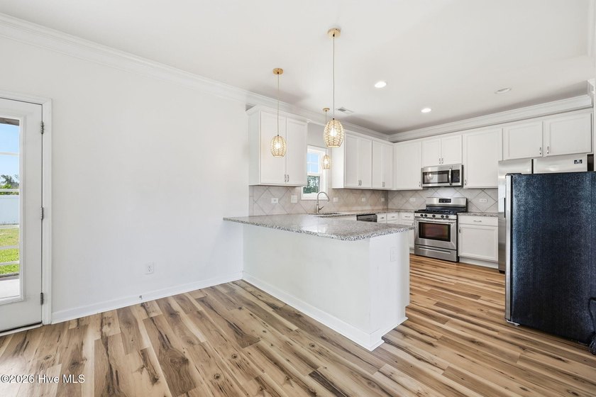 PRICE REDUCED! Beautiful newer construction home in the - photo 8