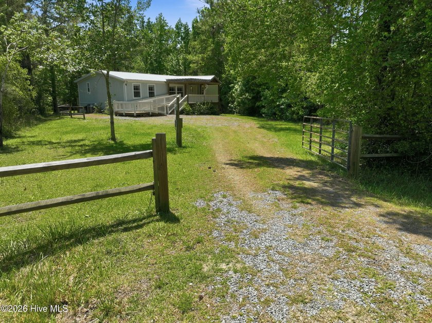 Better than new Modern Oasis on 1+ Acre in Hampstead &amp; No HOA in - photo 3