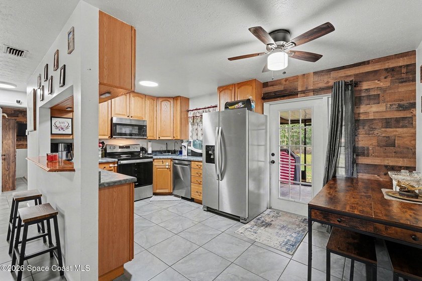Enjoy easy Florida living in this well-maintained 2-bedroom - photo 3