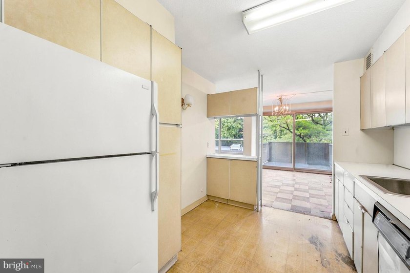 This one bedroom two  bathroom condominium is priced to sell.  A - photo 4