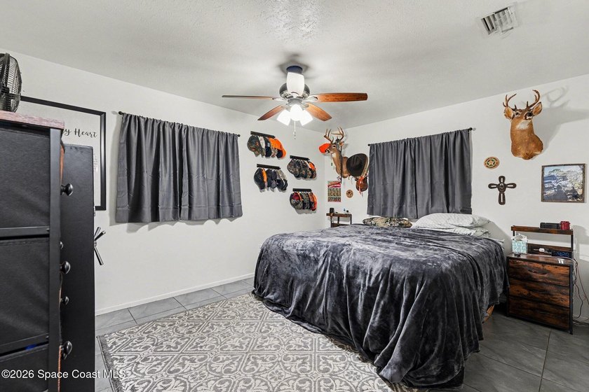Enjoy easy Florida living in this well-maintained 2-bedroom - photo 4