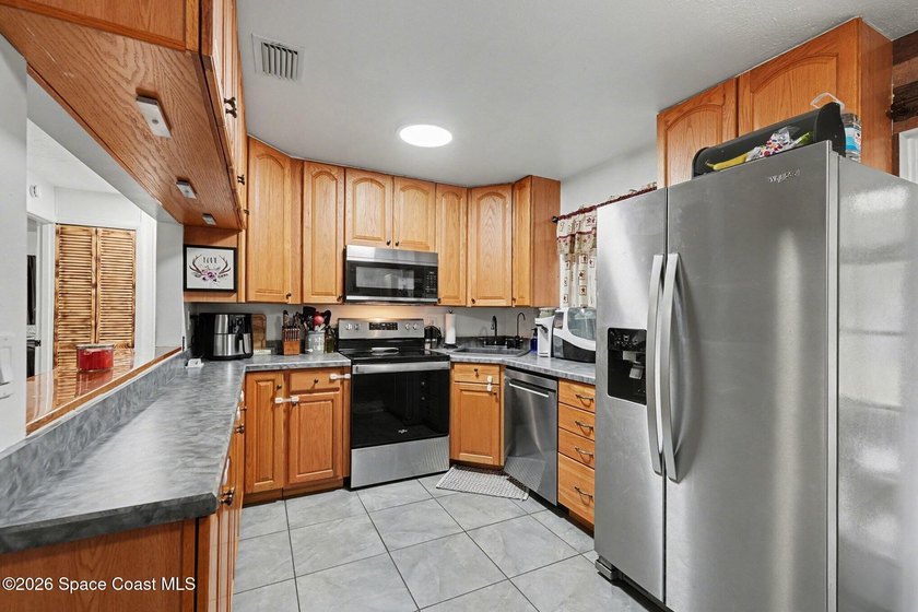 Enjoy easy Florida living in this well-maintained 2-bedroom - photo 10