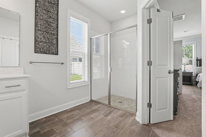RARE -MAIN LEVEL PRIMARY SUITE ! Boasting over 3200 sq ft of - photo 17