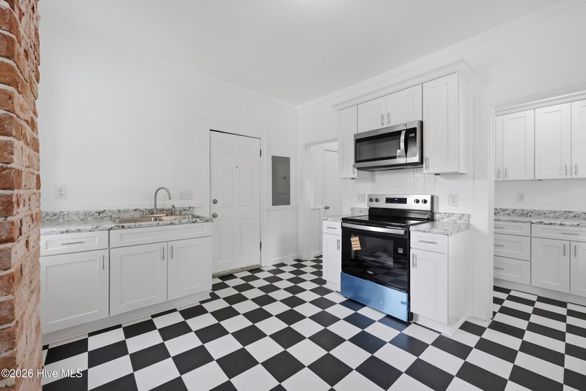 This beautiful 1920 era home has been brought back to life in a - photo 22