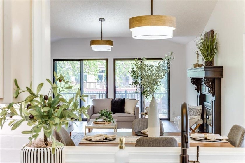 Wake up to beautiful lake views and enjoy the ease of - photo 8