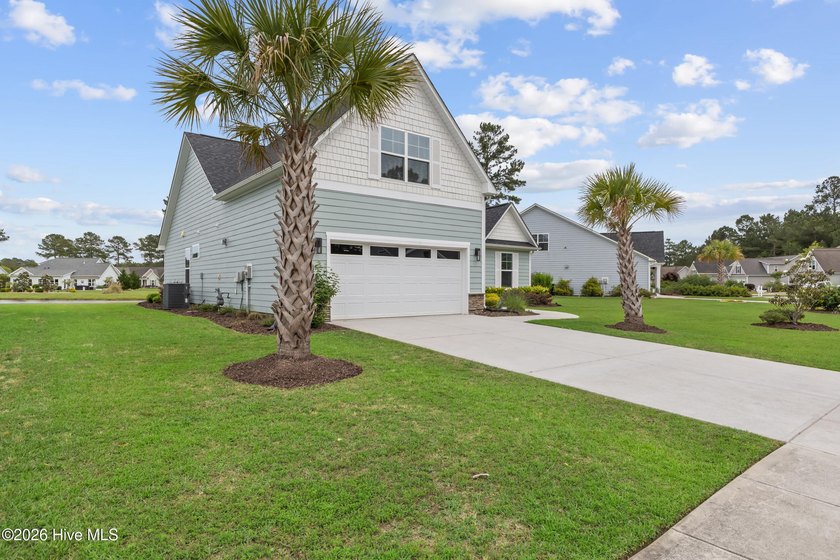 Enjoy peaceful water views from this lovely move-in ready home - photo 4