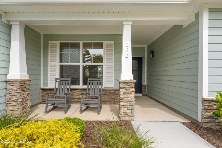 Enjoy peaceful water views from this lovely move-in ready home - photo 6