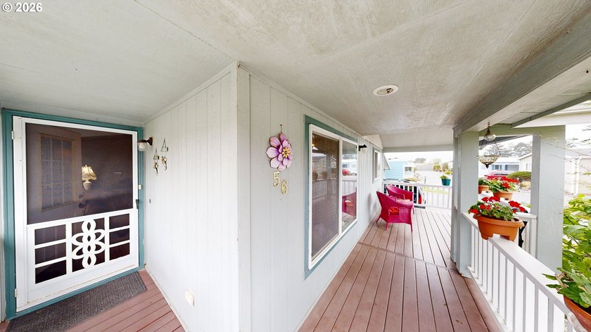 An updated and well cared for spacious manufactured home - photo 3
