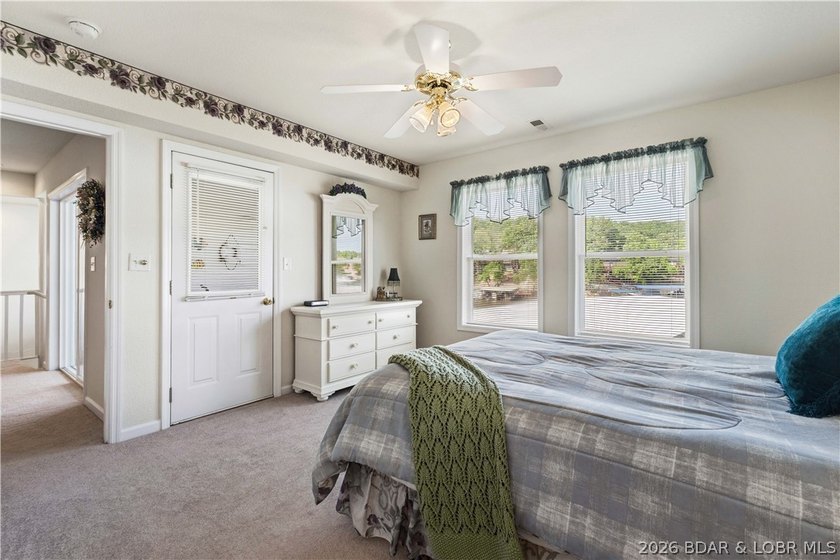 Rare opportunity at Lighthouse Landing! This fully furnished - photo 12