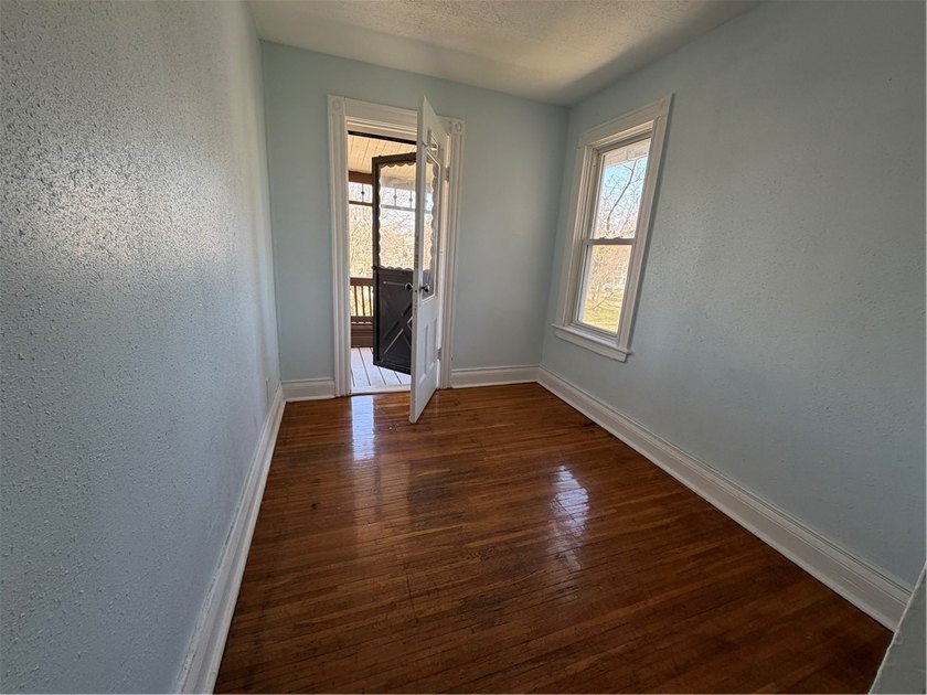 DEAL FELL THROUGH. NOT DUE TO THE PROPERTYpletely redone solid - photo 10