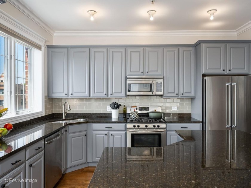 Perfectly situated in Chicago's vibrant Southport Corridor, this - photo 12