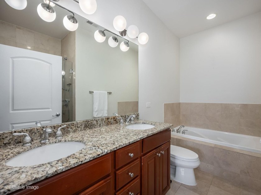 Perfectly situated in Chicago's vibrant Southport Corridor, this - photo 15