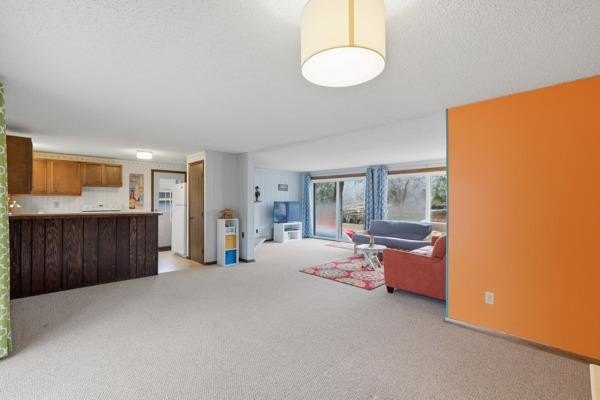 Welcome to this beautiful 3-bedroom waterfront ranch on Lake - photo 19