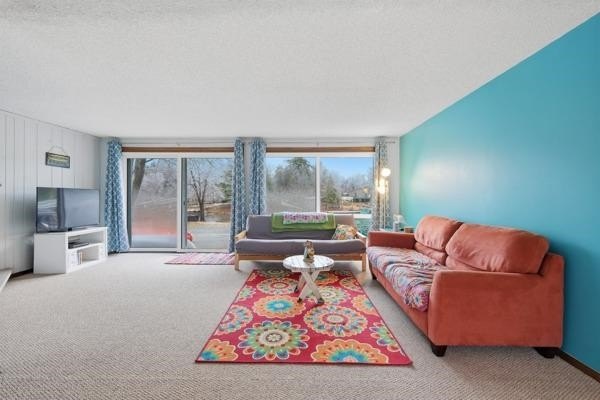 Welcome to this beautiful 3-bedroom waterfront ranch on Lake - photo 21