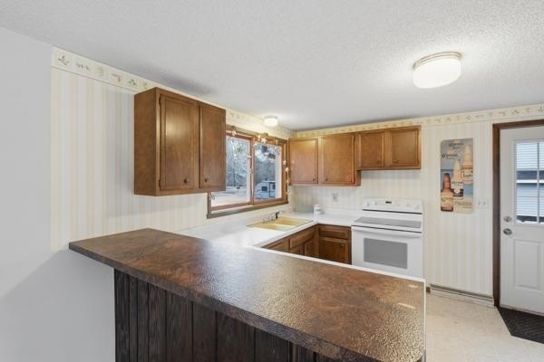 Welcome to this beautiful 3-bedroom waterfront ranch on Lake - photo 24