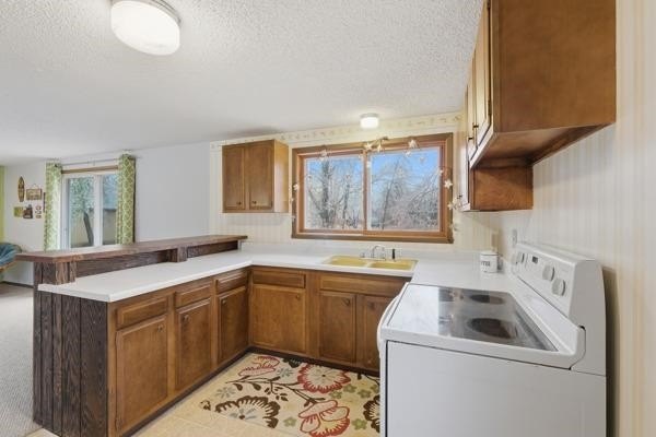 Welcome to this beautiful 3-bedroom waterfront ranch on Lake - photo 25