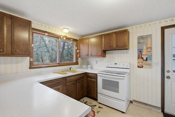 Welcome to this beautiful 3-bedroom waterfront ranch on Lake - photo 26