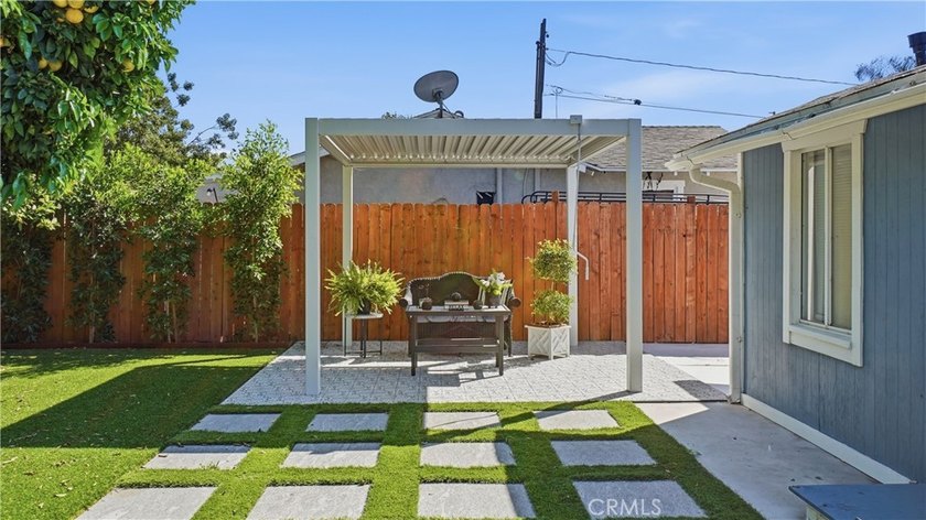 LIVE IN ONE, RENT THE OTHER!! 2 Homes + Large LOT + INCOME - photo 17