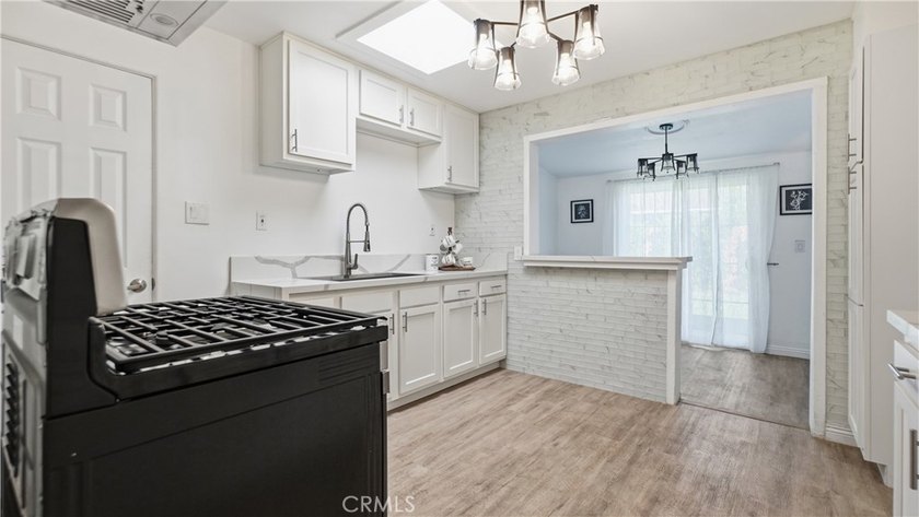 LIVE IN ONE, RENT THE OTHER!! 2 Homes + Large LOT + INCOME - photo 26