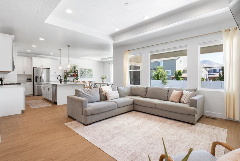 ***OPEN HOUSE SAT 7/25 1-3P*** Welcome home to this spacious - photo 3
