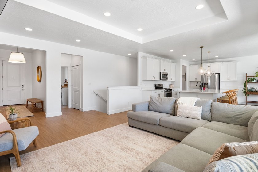 ***OPEN HOUSE SAT 7/25 1-3P*** Welcome home to this spacious - photo 4