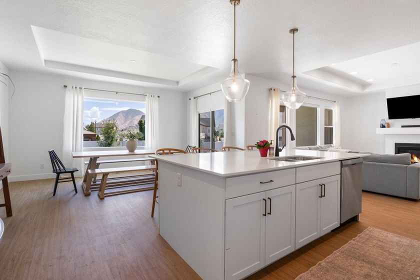 ***OPEN HOUSE SAT 7/25 1-3P*** Welcome home to this spacious - photo 8