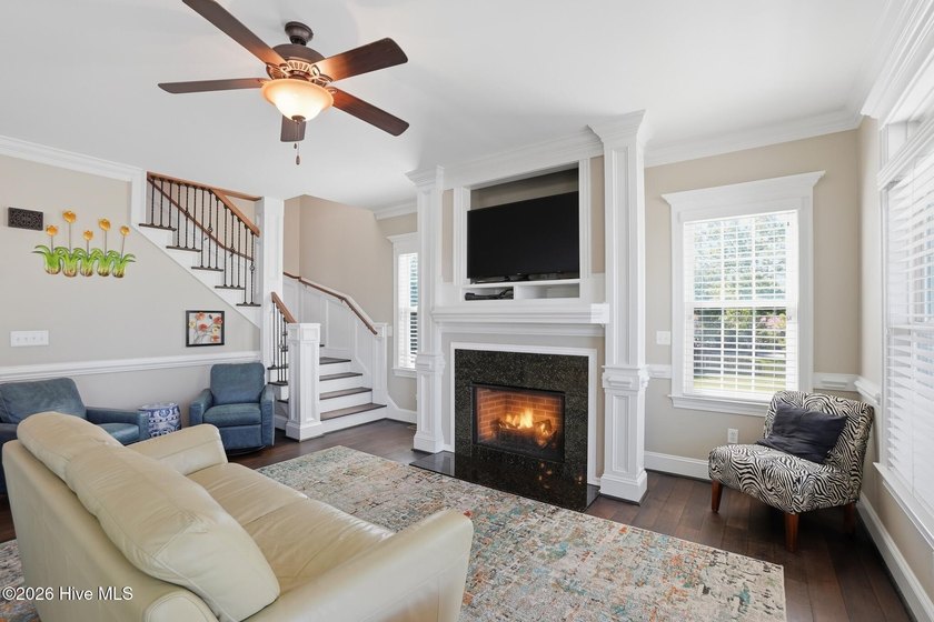 Discover this exceptional custom-built cottage-style retreat - photo 2